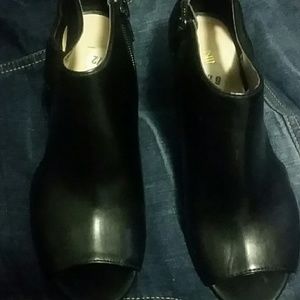 Black nine West ankle heels